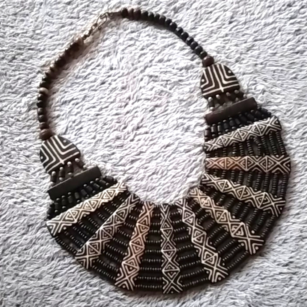 Large scroll bone collar